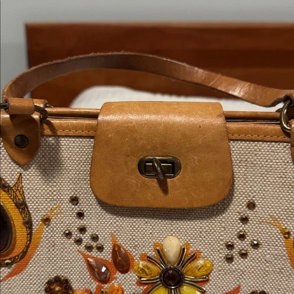 WONDERLAND Collins of Texas jeweled oranges and golden Tote - Picture 6 of 16